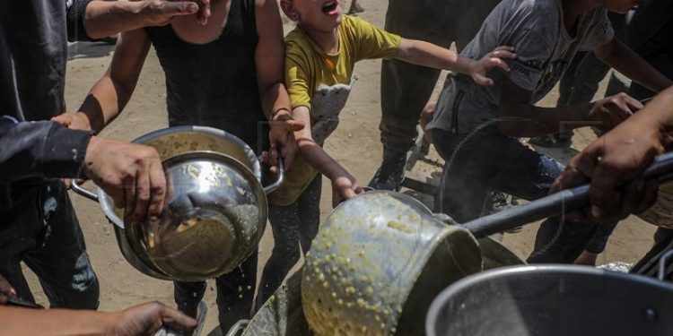 Izraelske snage ubile 93 Palestinca dok su čekali u redu za humanitarnu pomoć