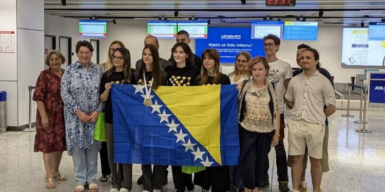 BiH ostvarila odličan rezultat na Evropskoj ženskoj olimpijadi iz informatike: Farah Demirović osvojila zlato
