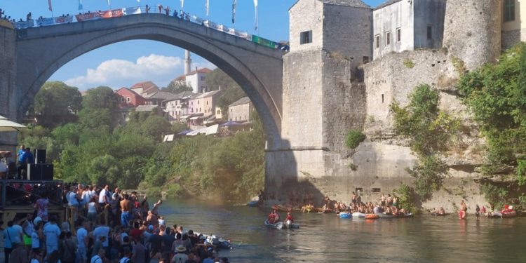 Danas se održavaju tradicionalni 459. skokovi sa Starog mosta