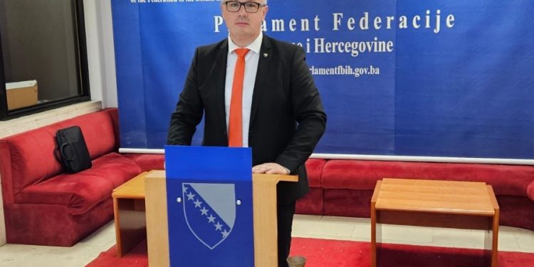 Zastupnik Sanel Kajan traži odgovore o finansiranju Stoca i problemu deponije kod Badanj pećine