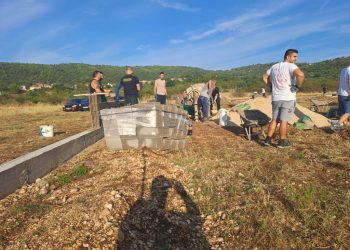 Stolački Bošnjaci nastavljaju radove na haremu, slijedi postavljanje ograde