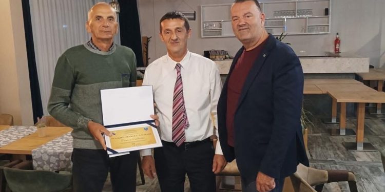 Petooktobarska nagrada Esadu Ratkušiću: Priznanje za život posvećen jeziku, knjizi i učenicima