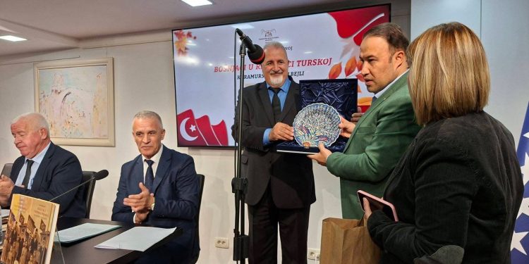 NAKON IZUZETNO POSJEĆENE PROMOCIJE U MOSTARU, KNJIGA “BOŠNJACI U REPUBLICI TURSKOJ” VEČERAS ĆE BITI PREDSTAVLJENA I U SARAJEVU