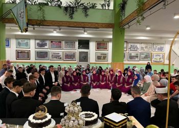 Maturanti Karađoz-begove medrese na umri: Historijsko putovanje cijele generacije