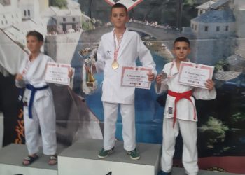 PET MEDALJA ZA KARATE KLUB BREGAVA NA MEĐUNARODNOM TURNIRU „MOSTAR OPEN 2025“