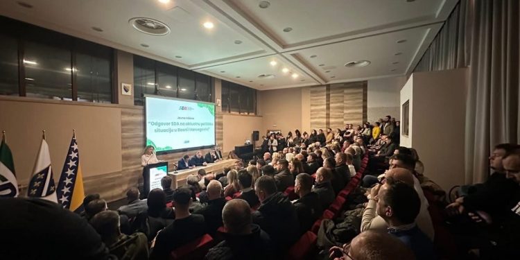 ODRŽANA JAVNA TRIBINA SDA U PREPUNOM AMFITEATRU DOMA KULTURE “HERCEG STJEPAN KOSAČA”