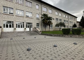 Školski bazar radosti u Prvoj osnovnoj školi Stolac