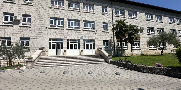 Prvo polugodište završeno: Učenici Prve OŠ Stolac na zimskom raspustu