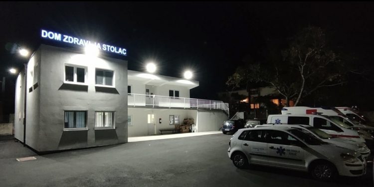 U znak zahvalnosti i podrške: Esad Omanić u novogodišnjoj noći posjetio Dom zdravlja Stolac – Uzinovići