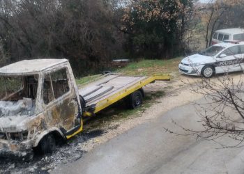 Požar u Prenju: U potpunosti izgorjelo šlep vozilo