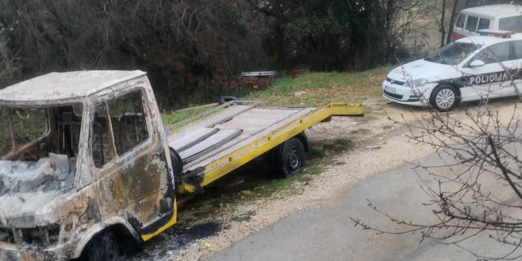 Požar u Prenju: U potpunosti izgorjelo šlep vozilo