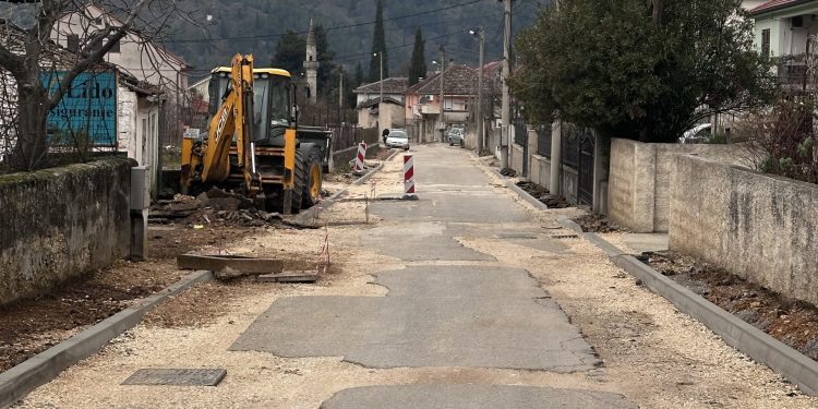 Asfaltiranje Ulice kneza Domagoja (Uzinovići) u Stocu