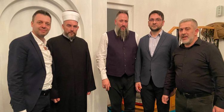 ZAJEDNIČKI IFTAR U LJUBINJU OKUPIO BROJNE VJERNIKE I PREDSTAVNIKE MERHAMETA