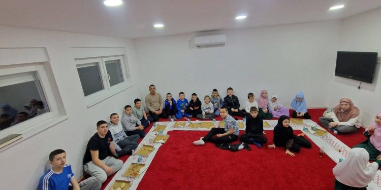 IFTAR ZA MEKTEBSKU DJECU U DŽEMATU PJEŠIVAC – STOLAC