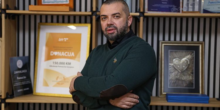 Elvir Karalić, osnivač Pomozi.ba, dobitnik Šestoaprilske nagrade Grada Sarajeva za 2026. godinu