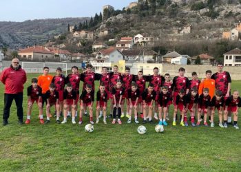 PREDPIONIRI I PIONIRI FK ISKRA DOBILI NOVE DRESOVE