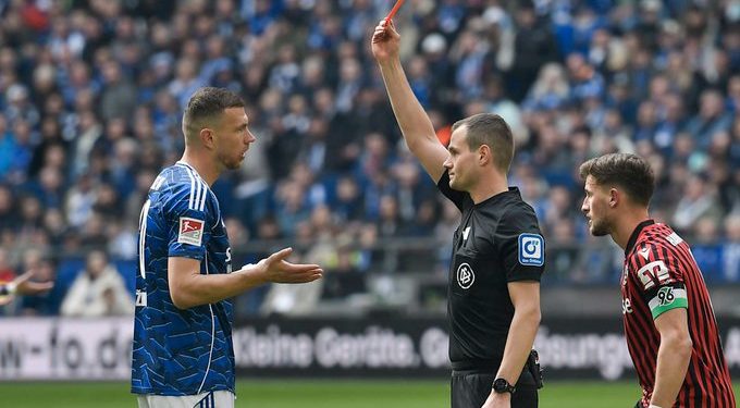 Edin Džeko suspendovan: Evo koliko će pauzirati nakon crvenog kartona