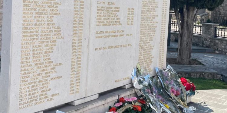 DAN ŠEHIDA DOSTOJANSTVENO OBILJEŽEN U STOCU: Sjećanje na žrtvu i opomena budućim generacijama