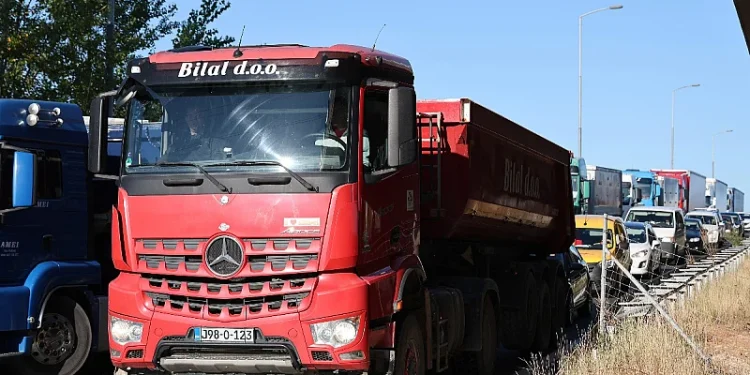 Prijevoznici od sutra blokiraju granične prijelaze, najavljuju dolazak do 200 kamiona