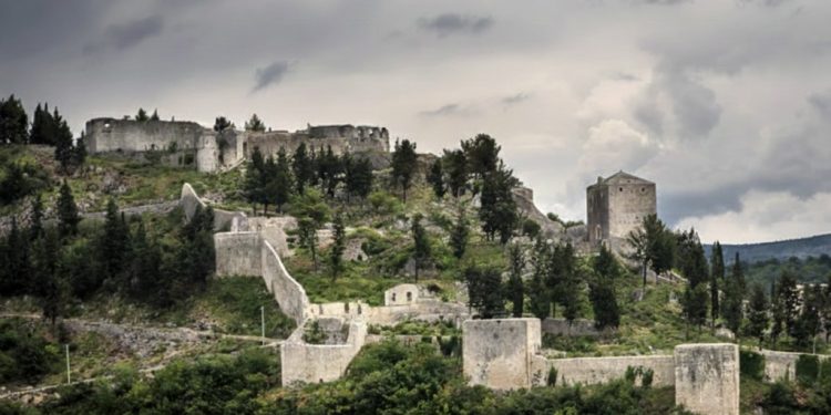 Pretežno oblačno s kišom, temperature do 18 stepeni