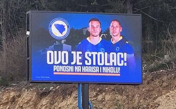 Bilbord  na ulazu u Stolac: Ponosni na Harisa i Nikolu
