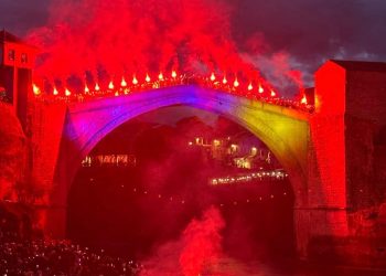 Spektakl u Mostaru: Barbarez dočekan ispod Starog mosta
