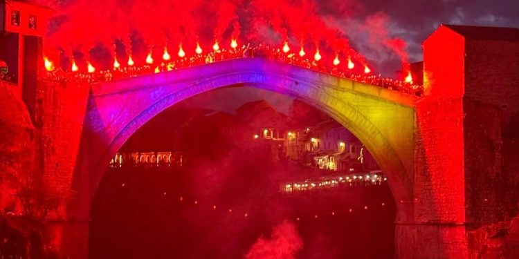 Spektakl u Mostaru: Barbarez dočekan ispod Starog mosta