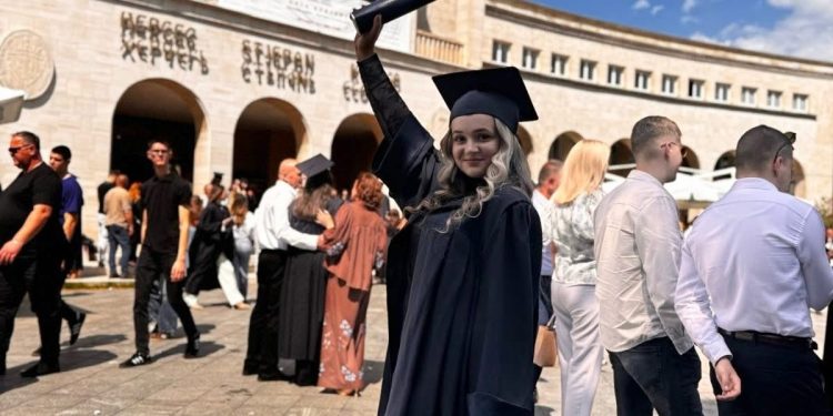 Znanje kao najveće bogatstvo: Mlada Stočanka Dalila Obradović stekla zvanje diplomirane inženjerke radiološke tehnologije