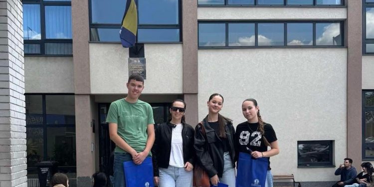 Predstavnici Prve osnovne škole Stolac na kantonalnom takmičenju iz engleskog jezika