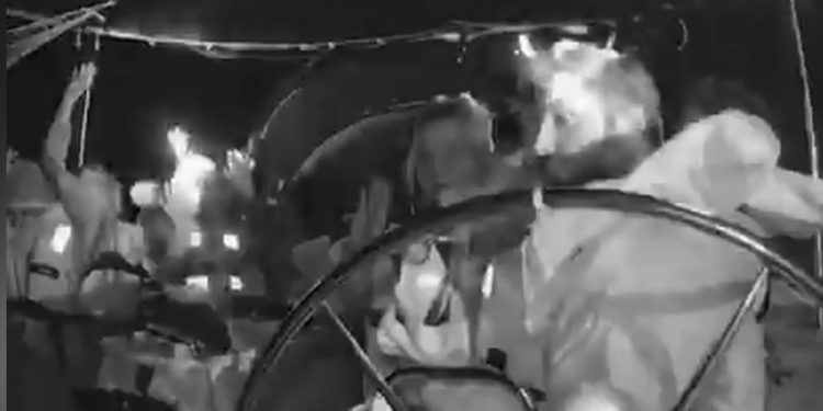 Izraelska vojska presrela flotilu koja je prevozila humanitarnu pomoć za Gazu: Organizatori tvrde da je 15 plovila oteto