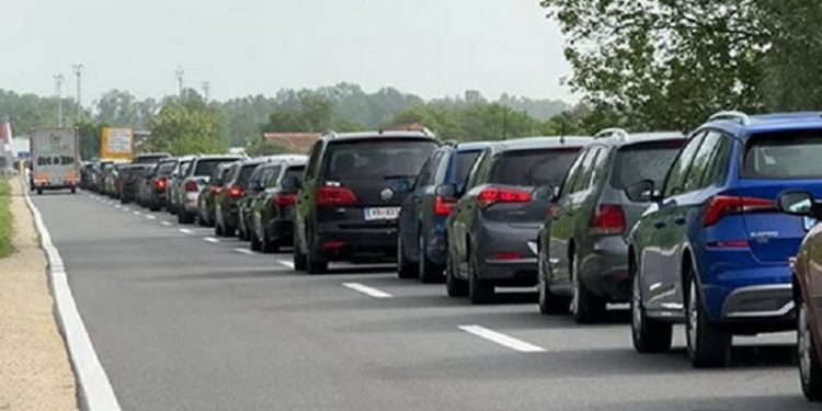 Registrovane ogromne gužve prema jugu