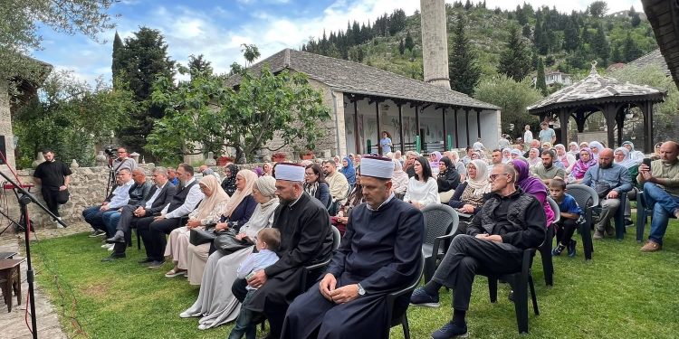 Stolac ispratio svoje hadžinice: Večer dove, emocija i mubarek želja