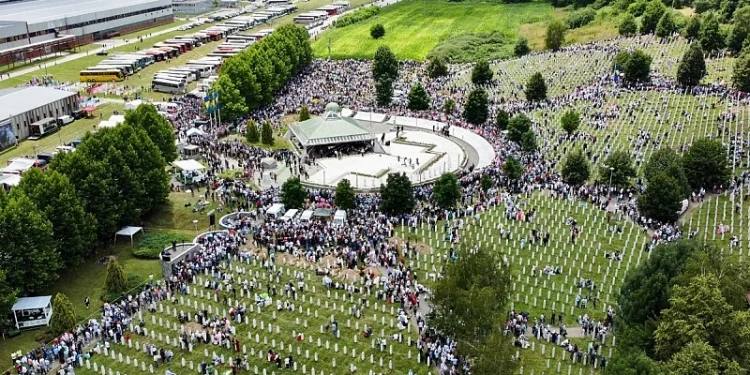Posmrtni ostaci osam žrtava genocida u Srebrenici spremni za ukop 11. jula u Potočarima