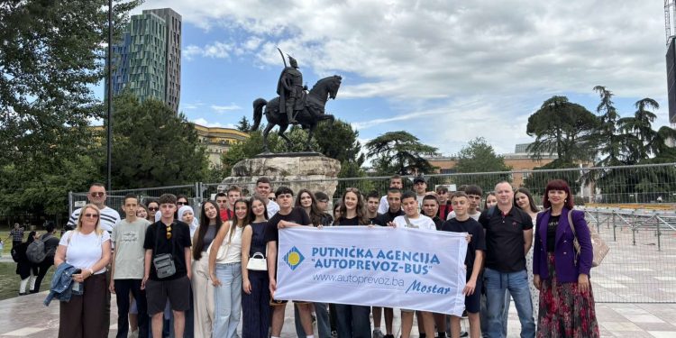 Generacija devetaša Prve osnovne škole otputovala na ekskurziju u Albaniju