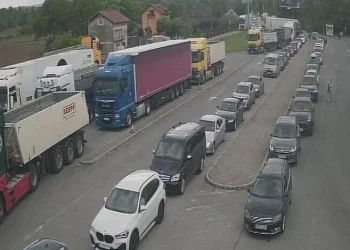 Opet duge kolone na granicama između BiH i Hrvatske, putnici čekaju satima zbog sporosti EES-a