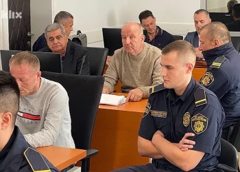 Tuzlanski policajci optuženi za navođenje maloljetnica na prostituciju u utorak izlaze pred sud