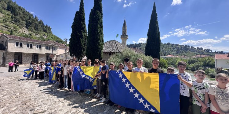Stolac uz svoje Zmajeve: Osnovci poslali dirljivu podršku Harisu Tabakoviću i Nikoli Katiću