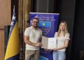 Lana Pirija među najboljim učenicima HNK: u Mostaru preuzela priznanje kao učenica generacije