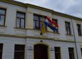 GRAD STOLAC NALAŽE UKLANJANJE ZASTAVA: HOĆE LI PROPISI VAŽITI ZA SVE?
