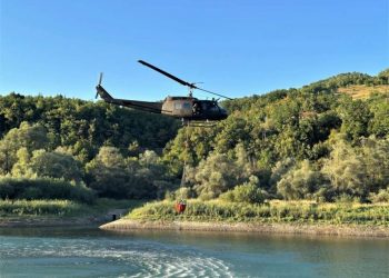 Helikopter OS BiH i danas gasi požar u području Trebinja