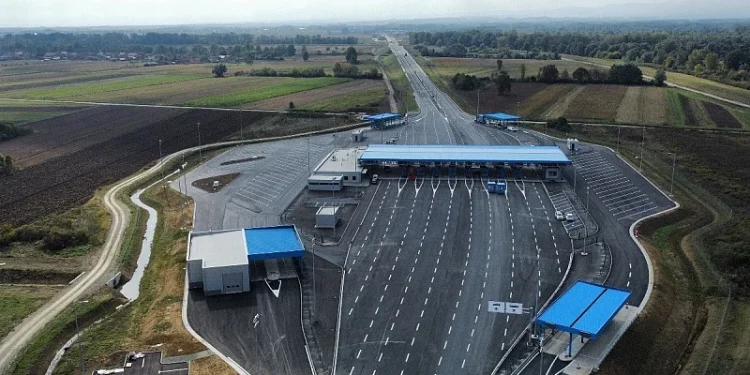 NEIZVJESNOST NA GRANIČNOM PRIJELAZU U GRADIŠCI: Šta će se dogoditi večeras u 19 sati?