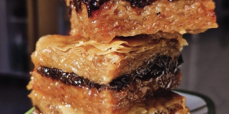 BAKLAVA SA SUHIM ŠLJIVAMA I ORASIMA: STARI OKUS STOLAČKIH KUĆA