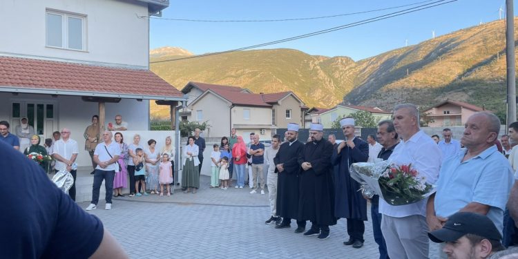 OBILJEŽENA 33. GODIŠNJICA ZLOČINA U RAŠTANIMA: PORODICE ŽRTAVA I DALJE ČEKAJU PRAVDU