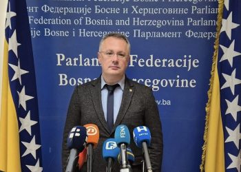 Kajan osudio isticanje ustaškog pozdrava na Starom mostu: „Dosta je veličanja ustaštva i ponižavanja žrtava“