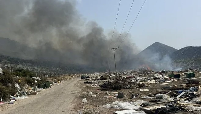 Veliki požar na gradskoj deponiji, obustavljen saobraćaj na putu Trebinje – Herceg Novi