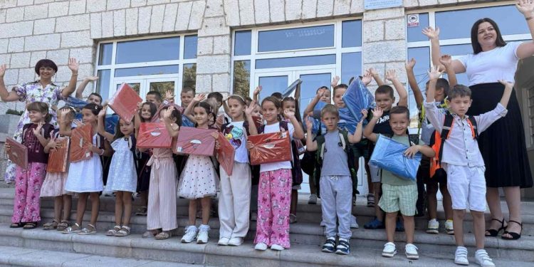 Nek poteče rijeka želje za znanjem i ljubavi prema Stocu: Udruženje Stočana Bregava obradovalo prvačiće