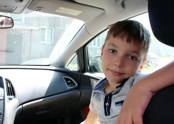 Ako vozite dijete mlađe od 12 godina na “prednjem” sjedištu rizikujete kaznu i do 1.000 KM