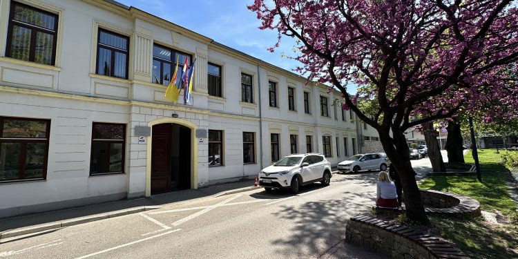 ZAKAZANA XI SJEDNICA GRADSKOG VIJEĆA STOLAC: PRED VIJEĆNICIMA 17 TAČAKA DNEVNOG REDA